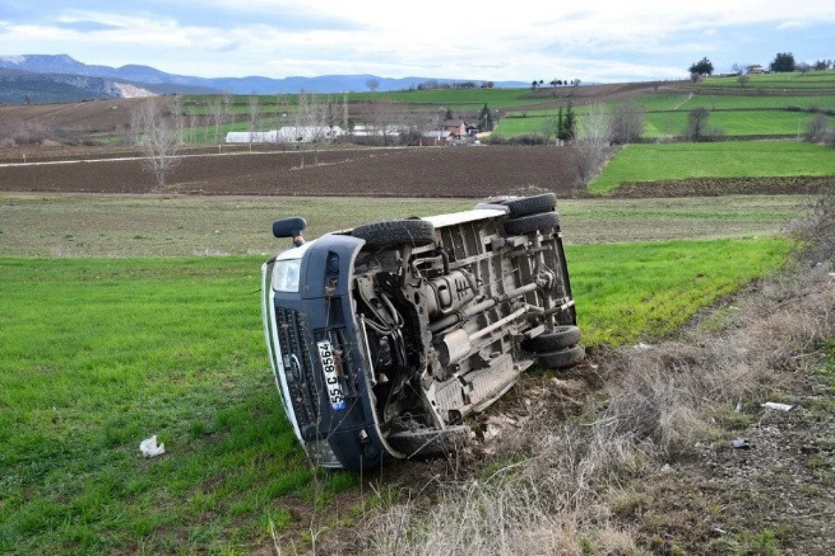 “Azərişıq”a məxsus avtomobil aşıb - Sürücü təcili xəstəxanaya çatdırılıb