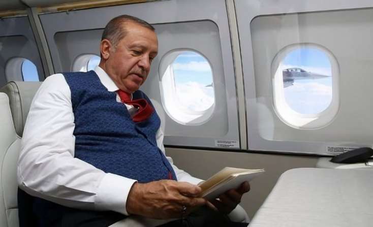 Ərdoğanla eyni təyyarədə olan azərbaycanlı kimdir? - FOTO