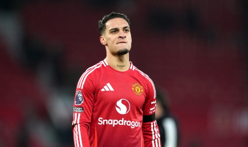 “Mançester Yunayted” böyük məbləğə transfer etdiyi futbolçunu icarəyə verib