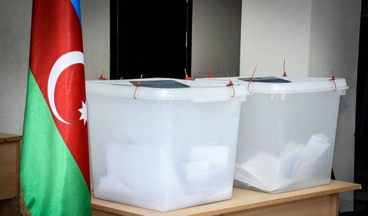 Siyasi partiyalar seçkiyə neçə namizədlə qatılıb? - SİYAHI