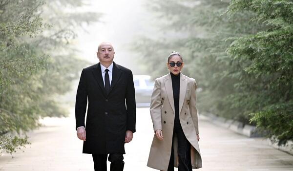 Prezident və xanımı Fəxri xiyabanda - Foto