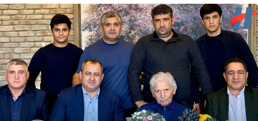 İcra başçısı Adil Əliyev Əməkdar idman xadimi Cavanşir Qurbanovu ziyarət edib - VİDEO, FOTO