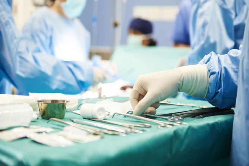 Sürətlə yayılan sinə ƏMƏLİYYATI - Mammoplastika edən analar körpəsinə süd verə bilərmi?