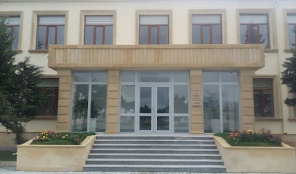 İnternat məktəbinin məzunu ona müavinət verilməməsindən ŞİKAYƏTÇİDİR