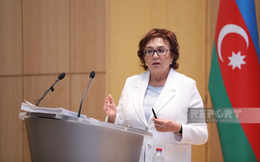  Məleykə Abbaszadə: İbtidai sinifdə verilən bir sıra anlayışları heç bəzi müəllimlər başa düşmür.