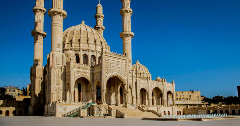 Məscidlərə imam, imam müavini və qadın dini ayinlərin icraçısı axtarılır