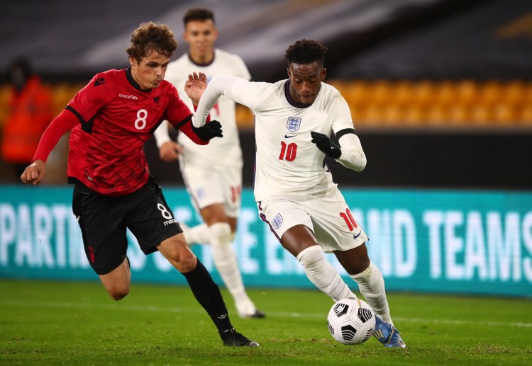 “Demişik ki, üç-dörd ayın maaşını ödəyək, müqaviləni poz, razılaşmır”