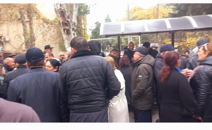 Məhkəmə bu gün özəlləşdirmə çekləri ilə bağlı qərar verməlidir... – QAZİLƏR PREZİDENTƏN KÖMƏK İSTƏYİR