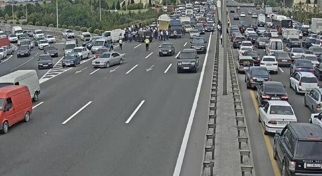 Bakıda dəhşətli qəza: ölümdən son anda xilas oldu - Video