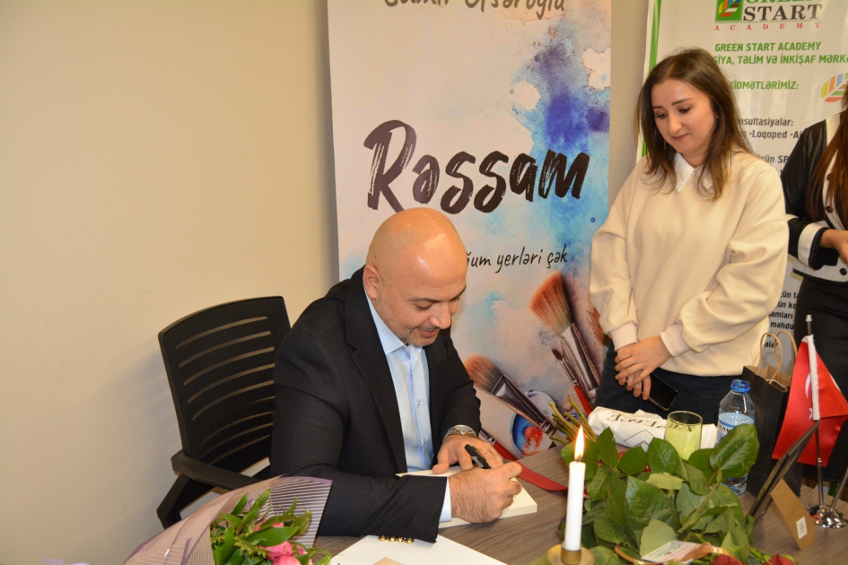 Gənc şairin yeni kitabının imza mərasimi keçirilib - FOTO