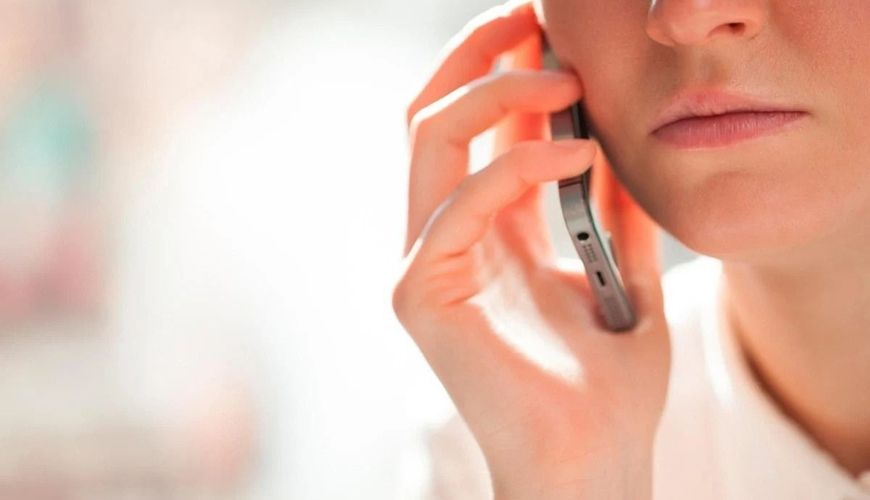 Telefonla əsla sağ qulaqda danışmayın - SƏBƏB