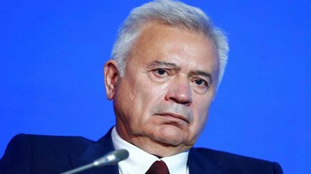 Vahid Ələkbərovun Bakıdakı bankından bayrağımıza hörmətsizlik - FOTOLAR