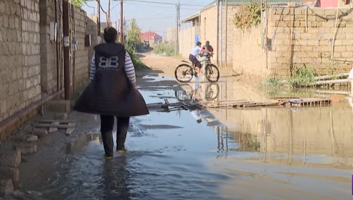Zabrat qəsəbəsinin bitməyən kanalizasiya problemləri - RƏSMİ QURUMLAR ŞİKAYƏTLƏRƏ ƏHƏMİYYƏT VERMİR
