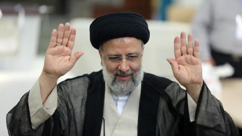 İranın yeni prezidenti Paşinyanın qabağında AND İÇƏCƏK
