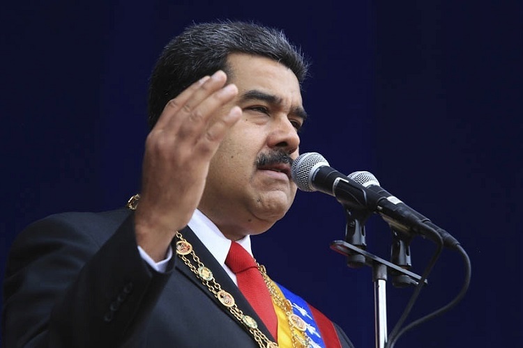 Maduroya Bakıda zümrüd qaşlı üzüyü kim bağışlayıb?