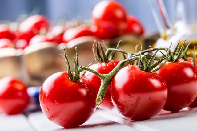 Pomidoru belə yemək ürəyə ziyandır – Professordan xəbərdarlıq