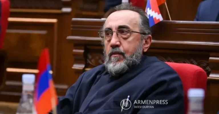 Paşinyandan arxiyepiskopa ağır zərbə: Ermənistanda bir ilk yaşandı