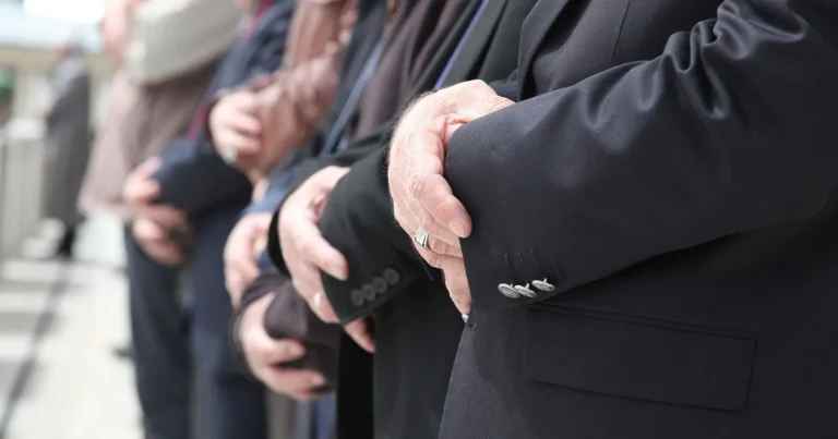 Dəfn mərasimlərində alqış, musiqi ifası və digər rituallar etmək günahdır, yoxsa...? - İlahiyyatçı danışdı