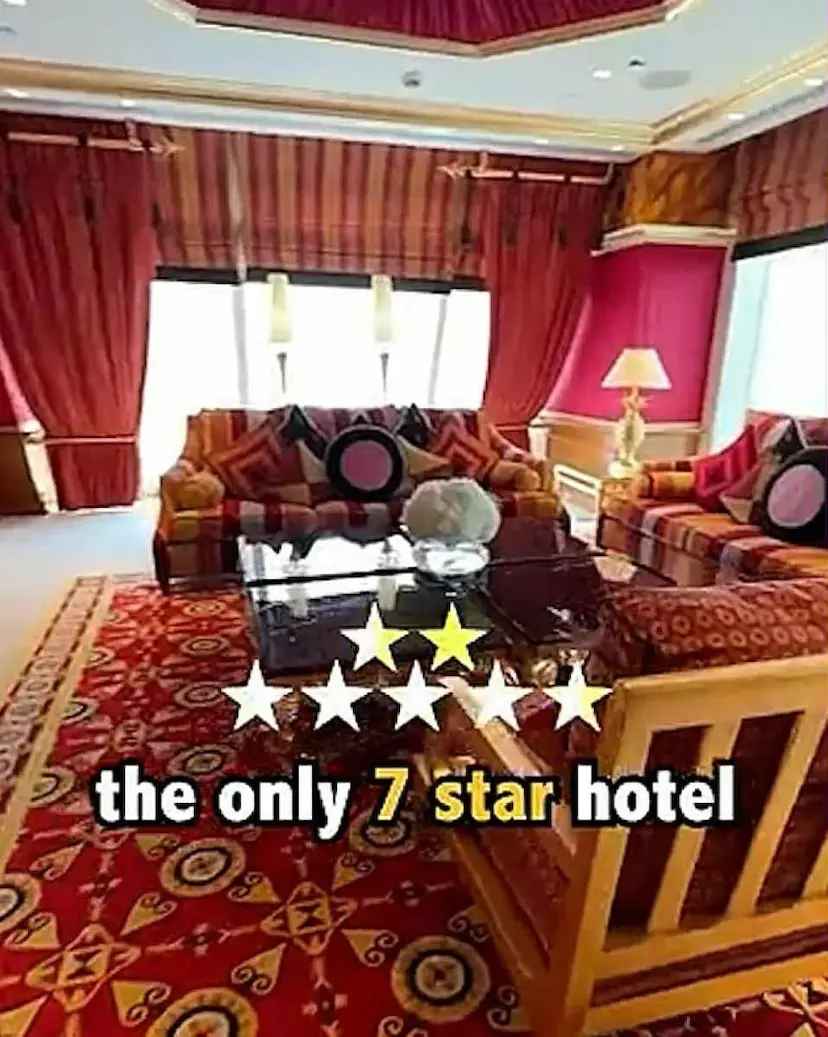 Dünyanın yeganə 7 ulduzlu oteli: Bloqeri heyrətləndirən nə oldu? - Fotolar