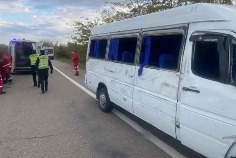 Ukraynada mikroavtobus aşıb, yaralananlar var