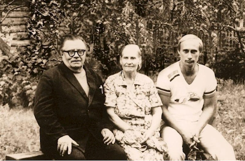 Putinin valideynləri barədə DƏHŞƏTLİ sirr üzə çıxdı — Atası anasının gözünü çıxardıb