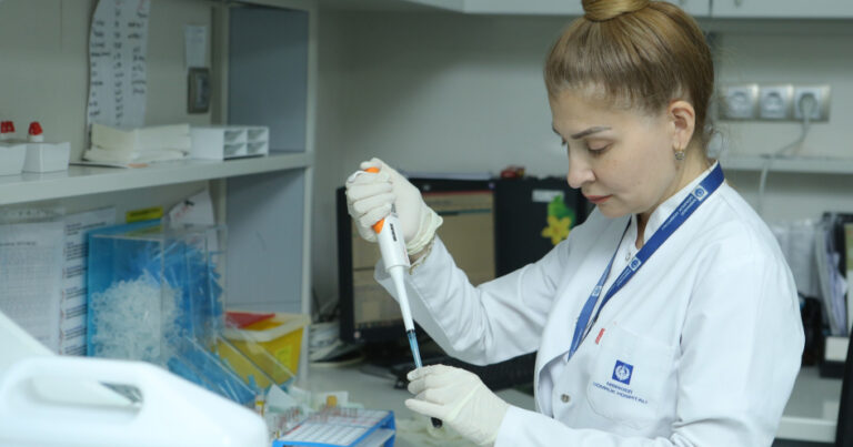 Mağazadan aldığınız bu suların qablarına fikir verin - Səhhətiniz TƏHLÜKƏDƏDİR