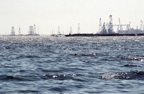 Xəzər dənizində peyda olan böyük qara ləkə nədir? — AÇIQLAMA