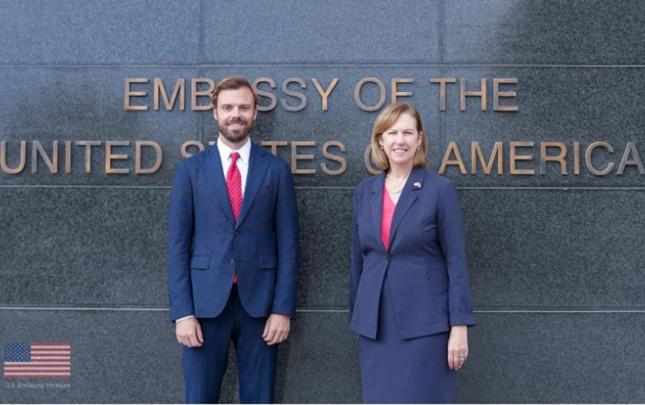 Dövlət Departamentinin rəsmisi Ermənistana səfər etdi