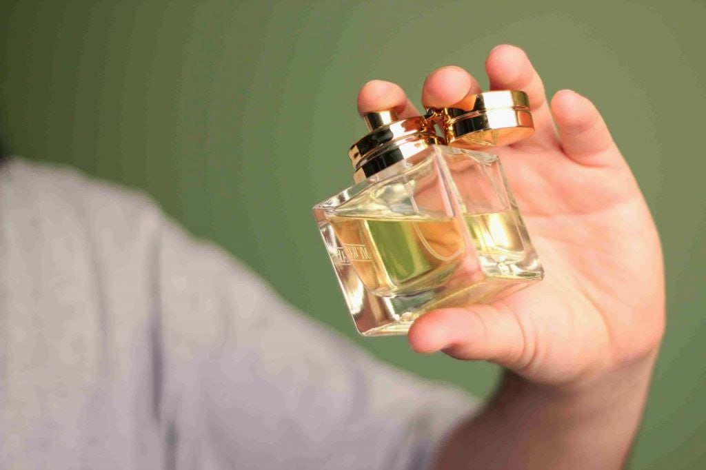 Ətir seçərkən digər şəxsləri də NƏZƏRƏ ALIN – Əks halda...