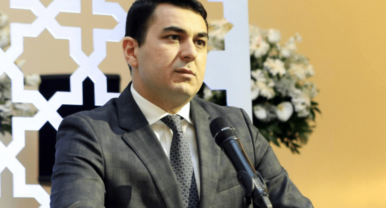 Mədəniyyət naziri rəisi işdən çıxardı