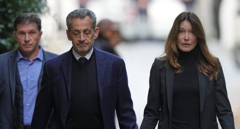 Məhkəmə Sarkozini həbsdən azad edib