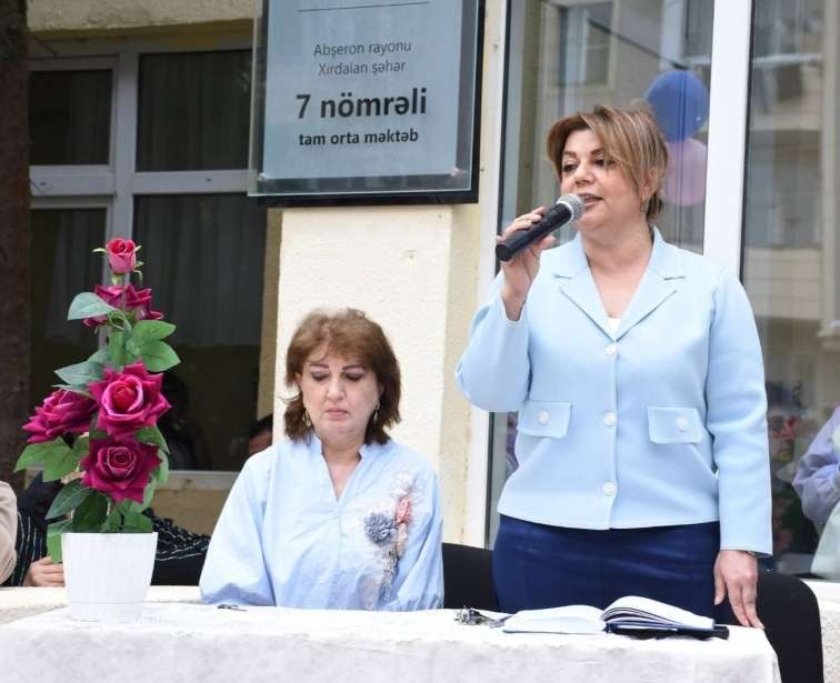 Xırdalandakı 7 saylı məktəbdə foto alveri –