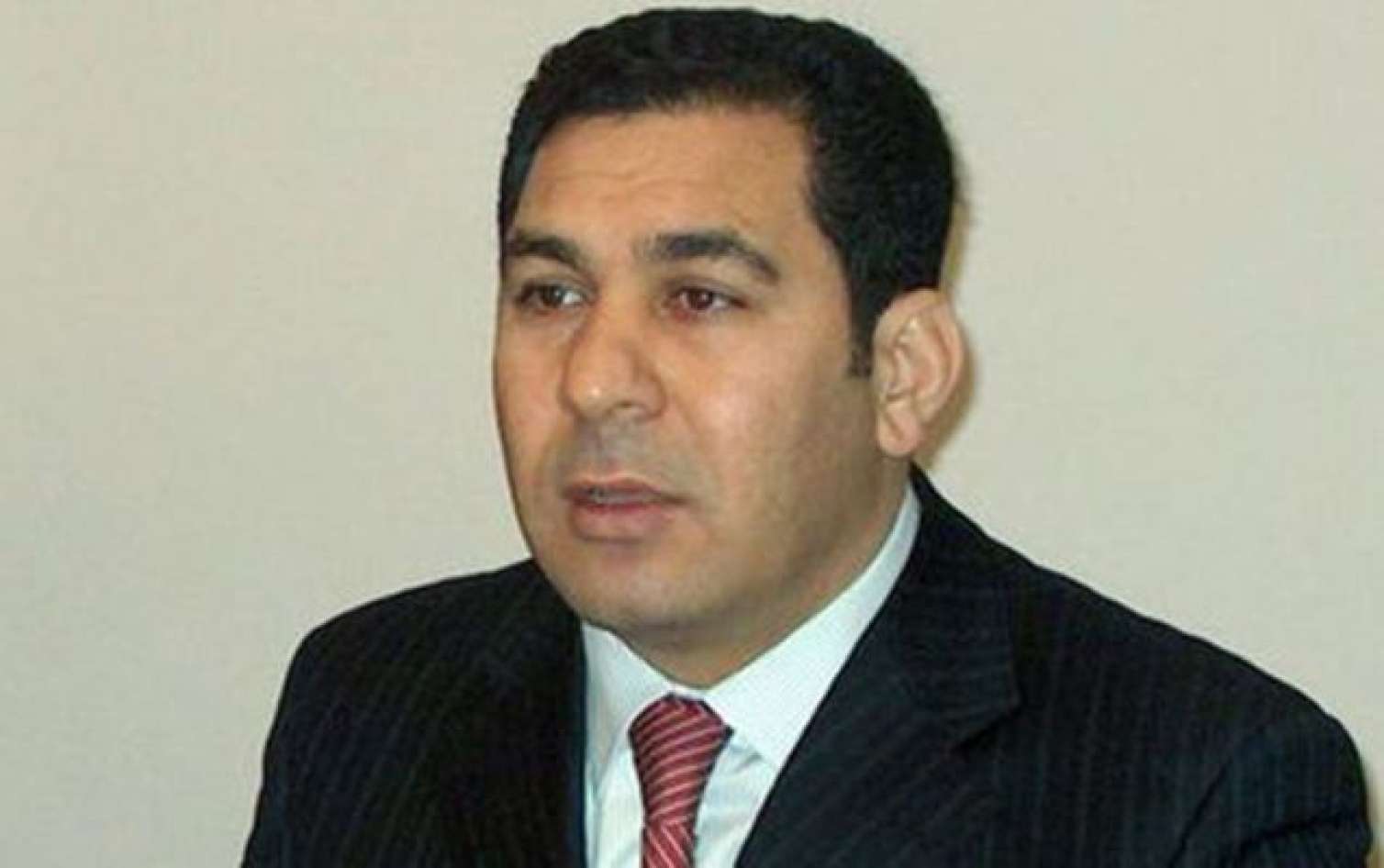 Fərhad Əliyevin müşaviri İsveçrə pasportunu geri qaytardı ki... - Qəribə olay