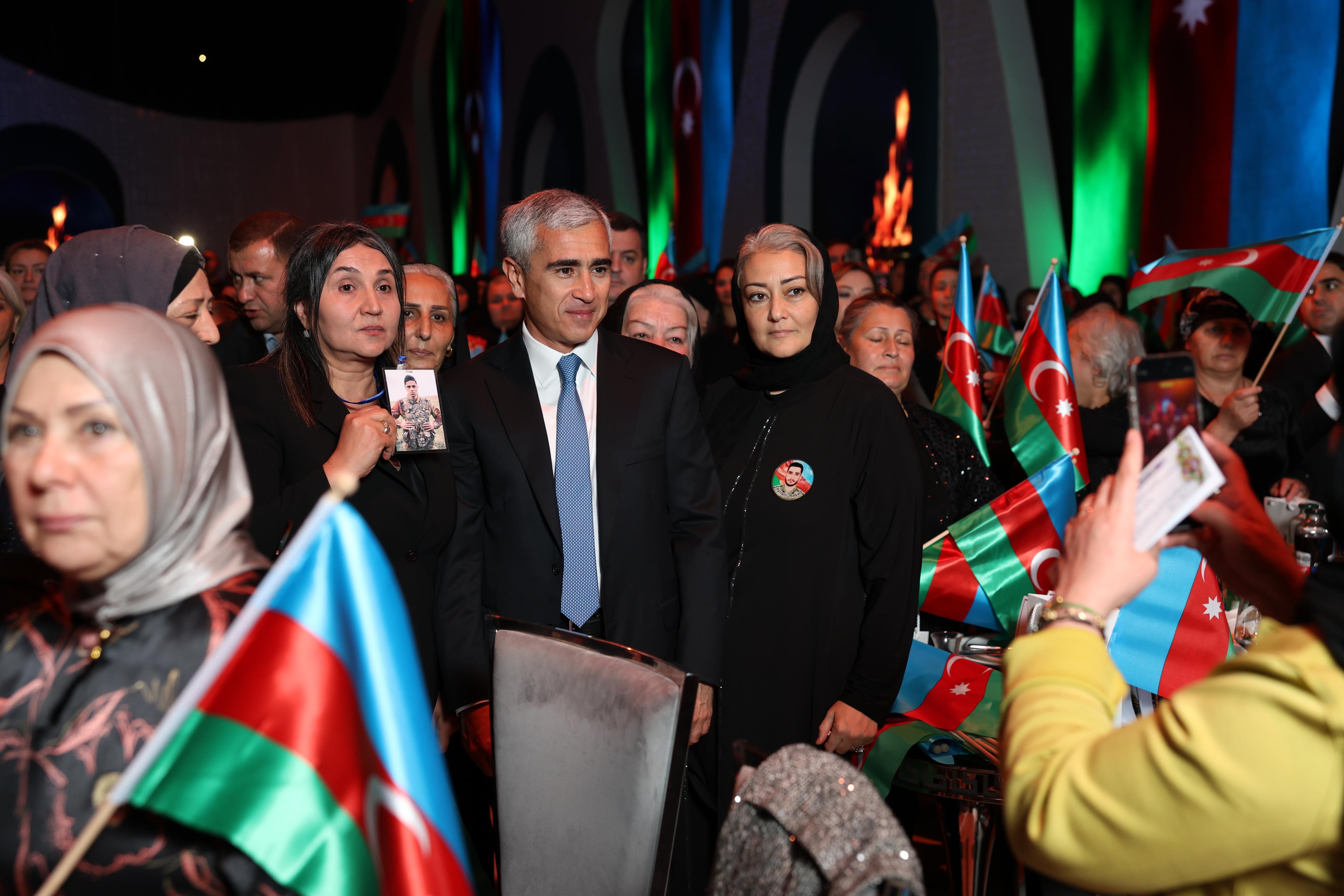 “Mənim Oğlum Qəhrəmandır!” layihəsinin himni ilk dəfə şəhid analarının və atalarının qarşısında səsləndi – VİDEO, FOTOLAR