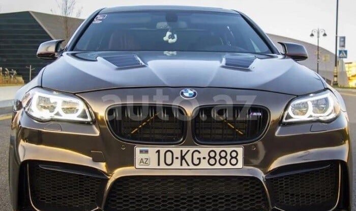 Məşhur iş adamının bahalı maşınlarına həbs qoyuldu - Foto