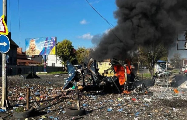 Rusiya Ukraynada bazarı vurdu - Ölənlər var