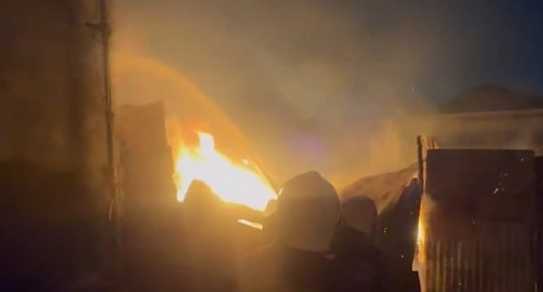 Bakıda doqquzmərtəbəli yaşayış binasında yanğın olub