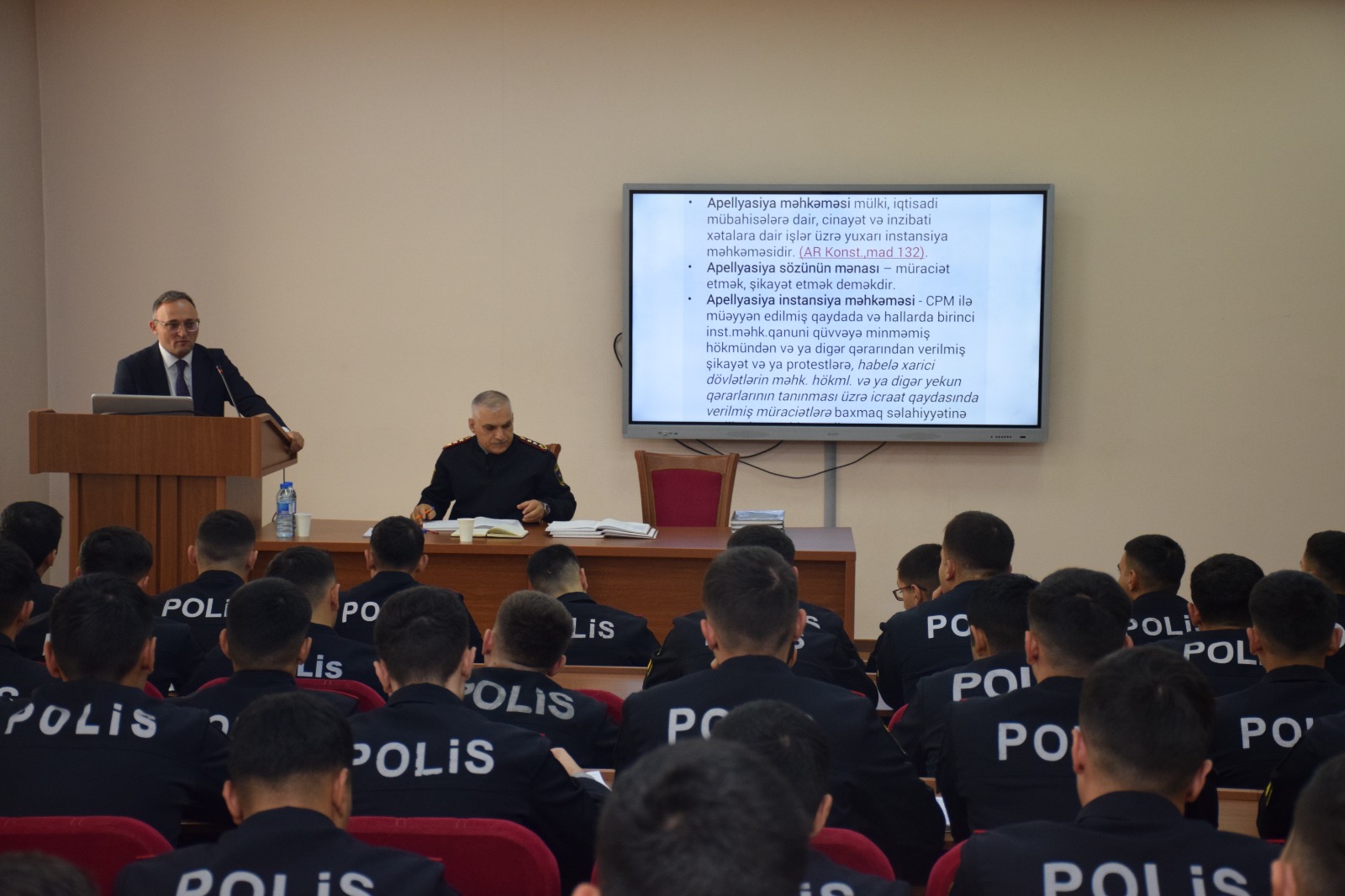 Polis Akademiyasında təcrübəli mütəxəssislərin iştirakı ilə interaktiv dərslər keçirilib