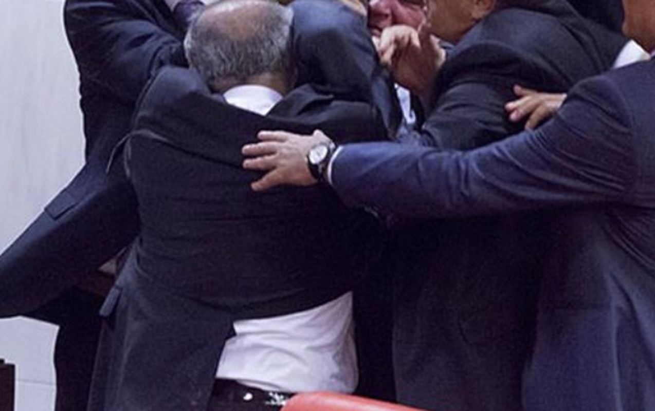 İcra Hakimiyyətindəki qəbulda qalmaqal - Vəzifəli şəxs başçının müavininə hücum etdi