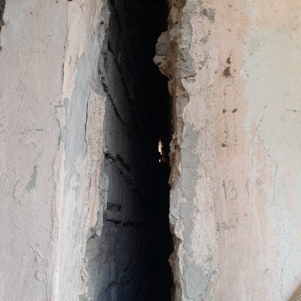 Sumqayıtın 17-ci mikrorayonunda bina qəzalı vəziyyətdədir: Sakinlər həyati təhlükədən narahatdır FOTOLAR