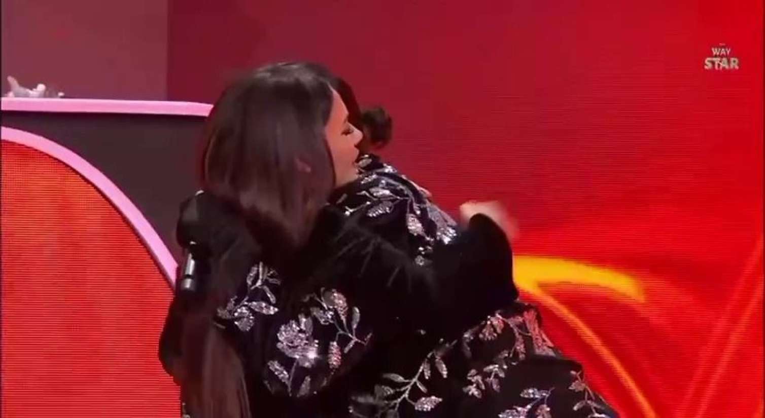 Samirə Əfəndi Ermənistan təmsilçisinə 12 xal verdi, LİNÇ EDİLDİ - VİDEO