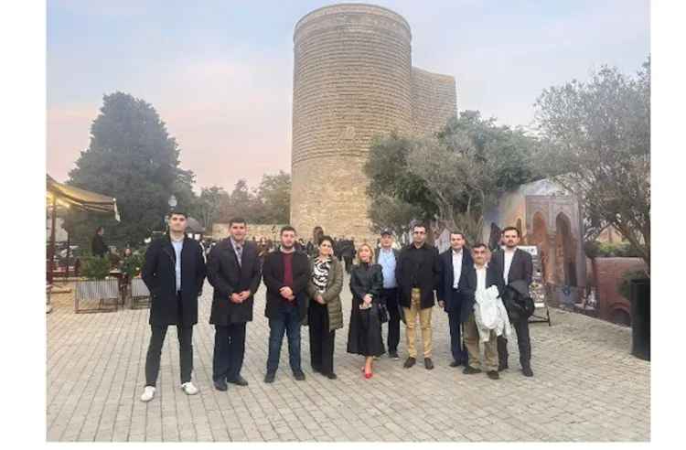 Bakını gəzən ermənilər maraqlı hadisəyə tuş gəliblər