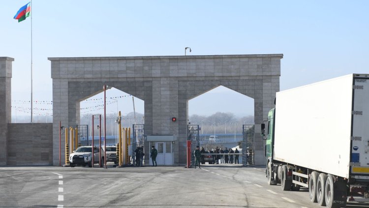 Azərbaycana 500 min nəfər “quru yolu ilə” necə gələ bilib?