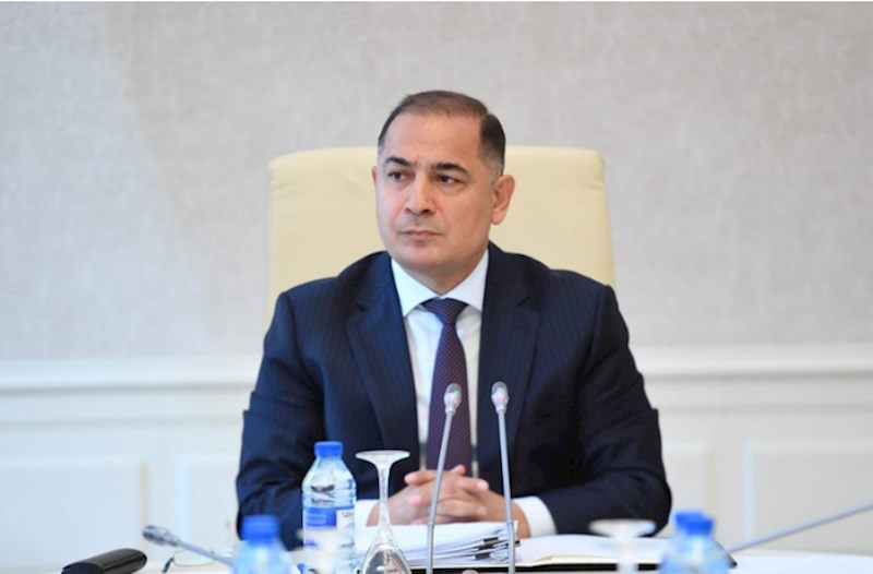 Deputatın otağında diqqətçəkən DETALLAR… Ramiz Mehdiyev kitabı ön planda — VİDEO