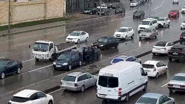 Yağış Bakının bu küçələrində tıxaca səbəb olub - SİYAHI