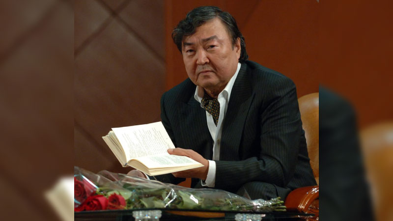 Oljas Süleymenov Nobel mükafatına namizəd olub