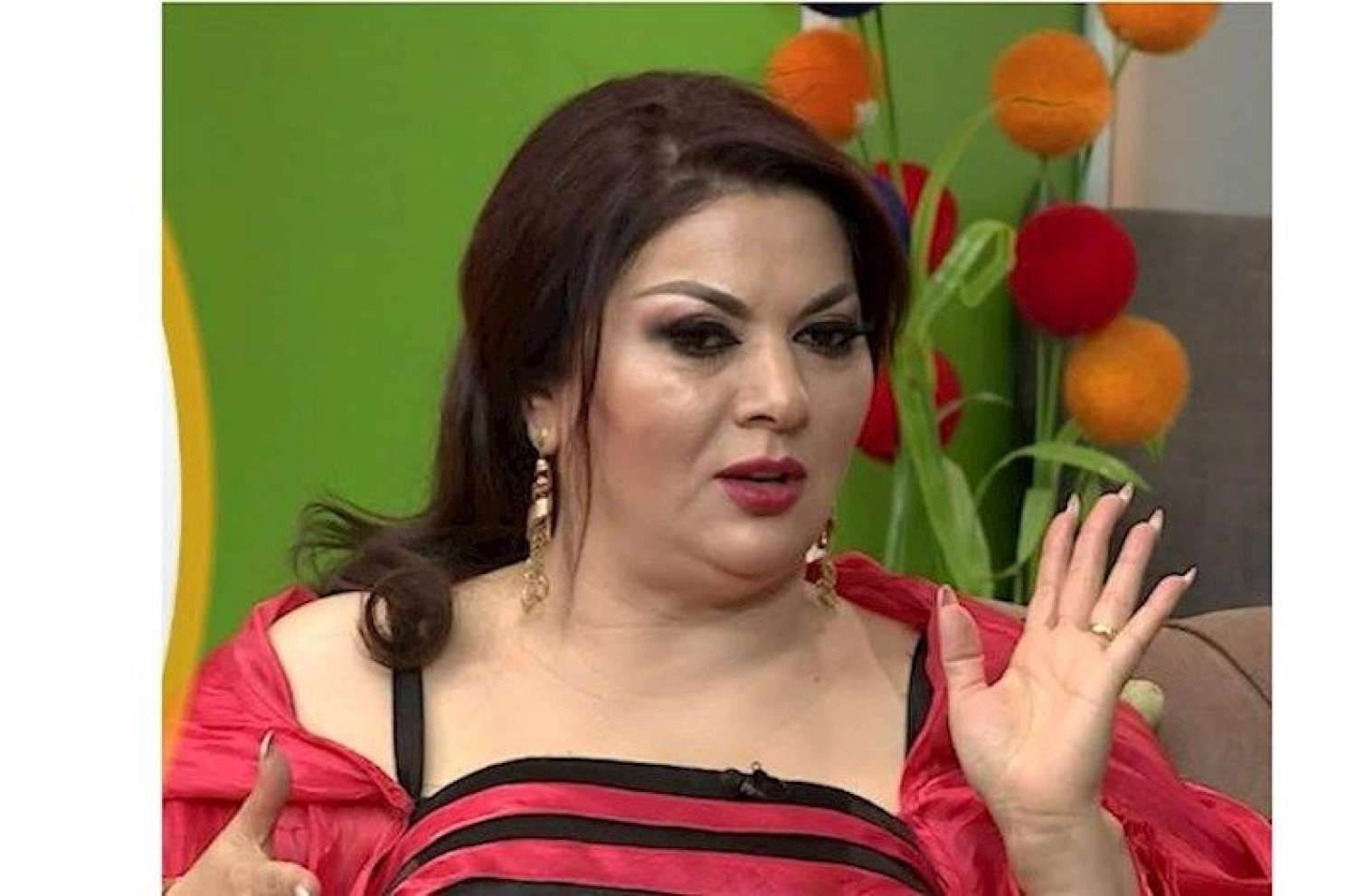 Efirdə GƏRGİNLİK: Şəbnəmdən sonra Təranə də Vəfanın məktubunu cırdı - VİDEO