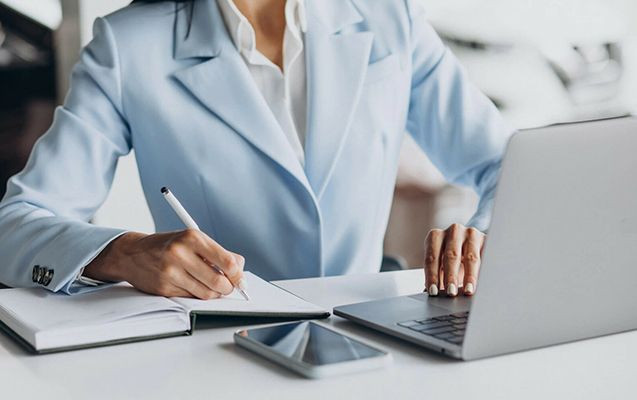 Atası nazir müavini, qardaşları rəis olan yüksək vəzifəli xanımın DOSYESİ