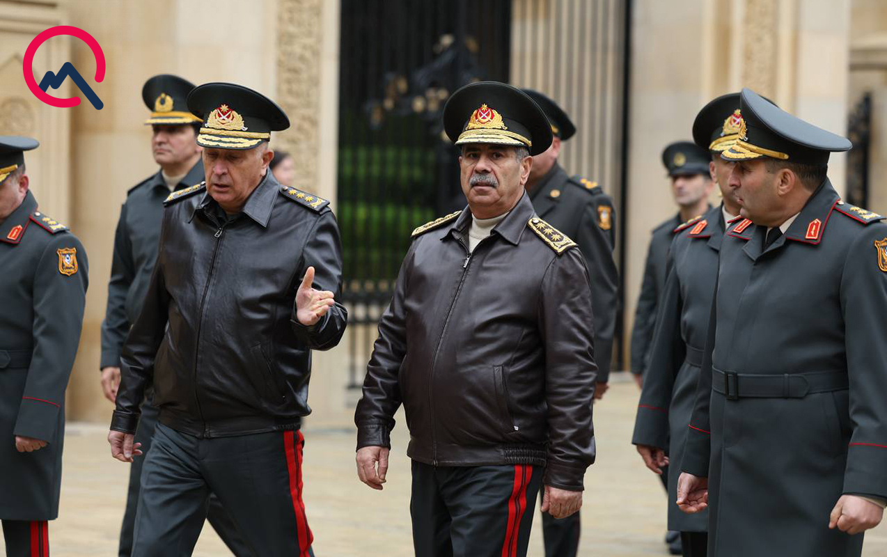 Rəsmilər Fəxri xiyabanda - Fotolar