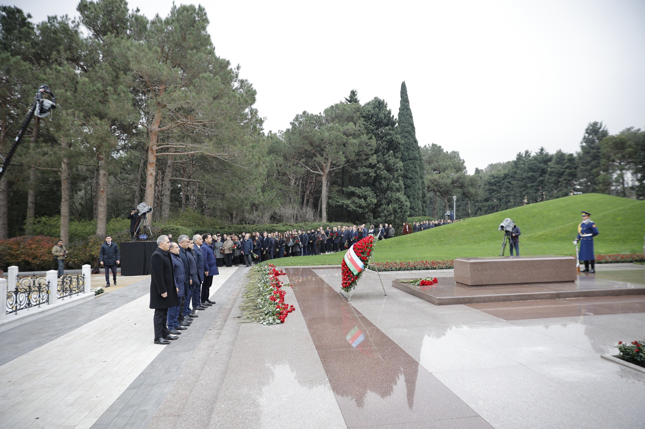 Ombudsman Aparatının kollektivi Ümummilli Lider Heydər Əliyevin xatirəsini yad ediblər